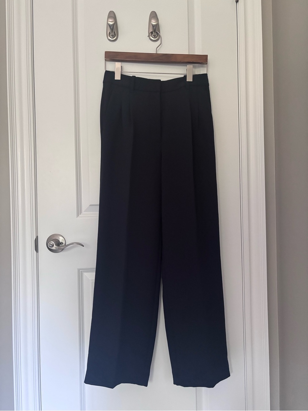 Aritzia Effortless Pant Crepette Navy Short Size 6
